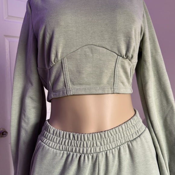 Two piece set - Picture 8 of 8